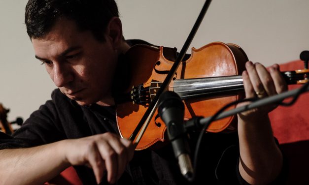 Mélység – Művészi est a zentai Rest-artban (Fotók)