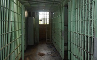 Lyukat fúrtak az elítéltek a zombori börtön zárkájának falán