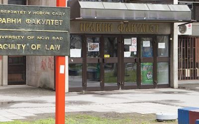 A Jogi Kar hallgatói bojkottálják az online oktatást Az online oktatás jogszerűtlen és kikényszerített, célja pedig a tiltakozás ellehetetlenítése