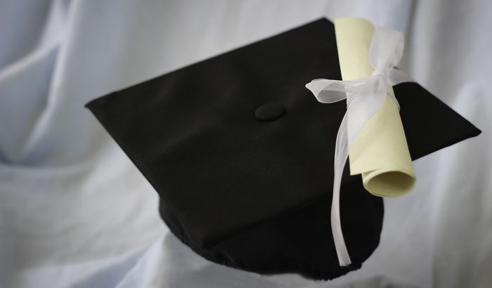 Szerbiában 1000 euróba kerül egy doktori disszertáció