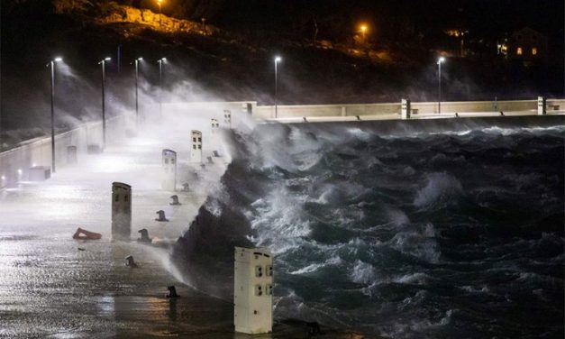 Tovább tombol a szélvihar a horvátországi tengermelléken (videó)