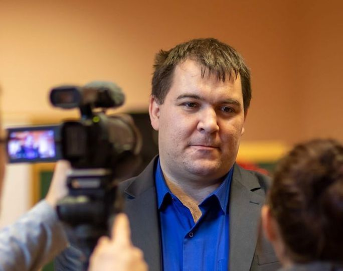 A VMSZ óbecsei helyi szervezetének elnöke terrorizálja az iskolaigazgatókat