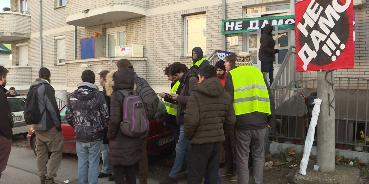 <span class="entry-title-primary">„Az állam új szociális eseteket gyárt”</span> <span class="entry-subtitle">   Az idei évtől kezdve más szabályok érvényesek a végrehajtásokkal kapcsolatban – A Tető a fejünk felett országos kezdeményezés törvénymódosítási javaslatokat tett, hogy ne lehessen senkit sem megfosztani egyetlen otthonától</span>