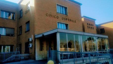 Ketten meghaltak, tíz olasz városban zártak be a nyilvános helyek a koronavírus miatt