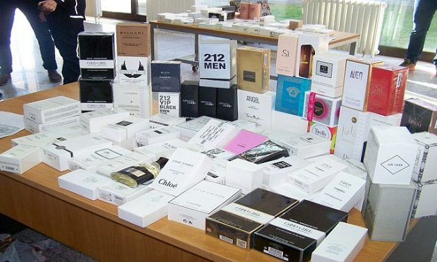 Illatszereket és pisztolyokat próbáltak átcsempészni a határon