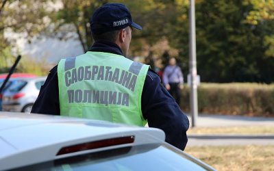 Szabálytalanul parkolt és megtagadta az alkoholtesztet, segítségére siető apja pedig rátámadt a járőrökre