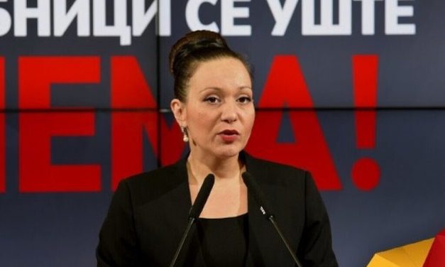 Az észak-macedón parlament leváltotta az ország régi neve mellett kiálló minisztert