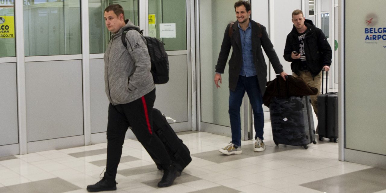 Hazatértek a Vuhanból evakuált szerbiai állampolgárok