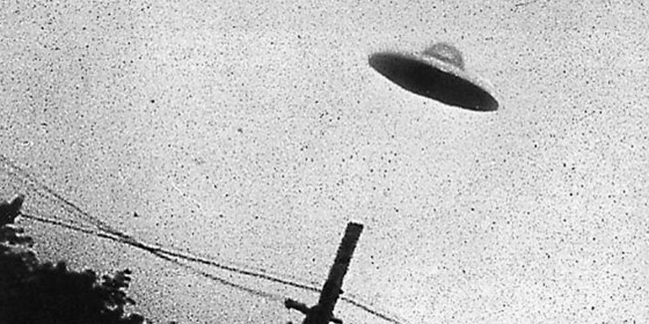 „A kormányban dolgozó összeesküvés-hívők miatt megy el több millió dollár az UFO-kutatásra”