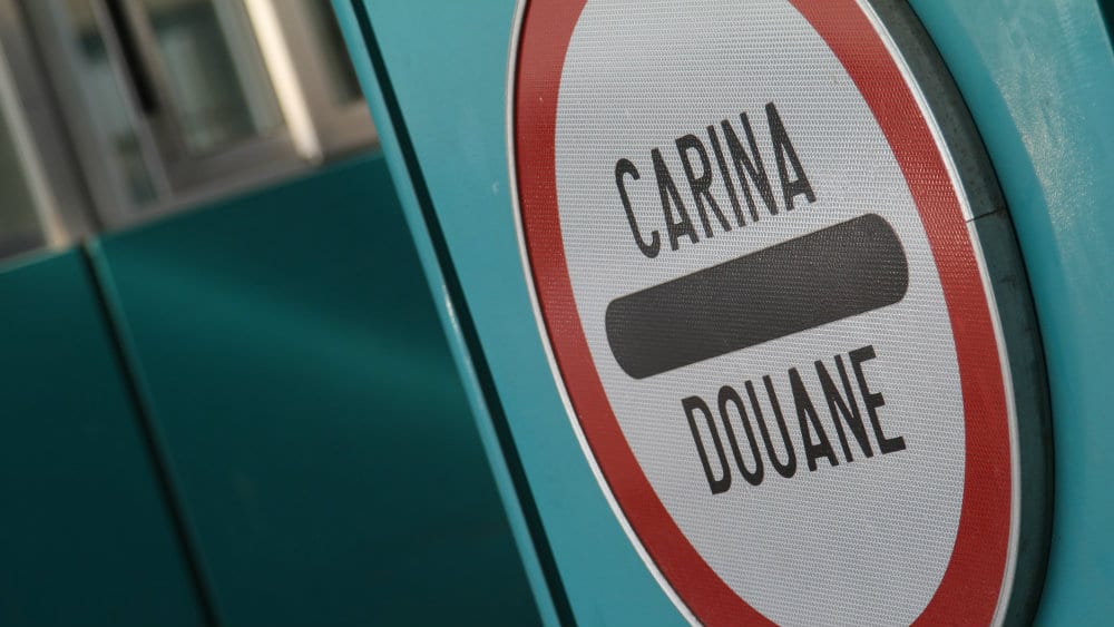 Hivatali visszaélés miatt vettek őrizetbe egy vámtisztviselőt