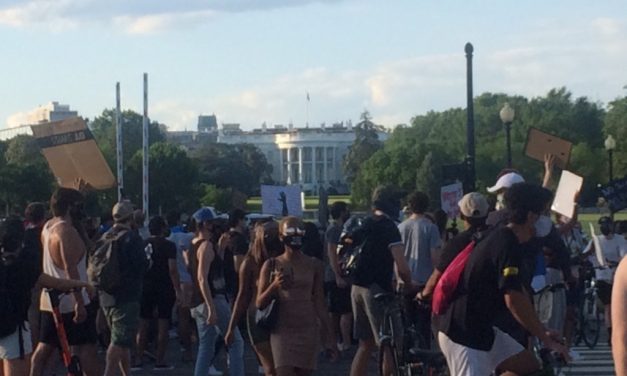 <span class="entry-title-primary">Az erőszak erőszakot szül</span> <span class="entry-subtitle">Tiltakozások, zavargások Amerika-szerte – Trump „veszett kutyákkal” meg katonasággal fenyegeti a tüntetőket</span>