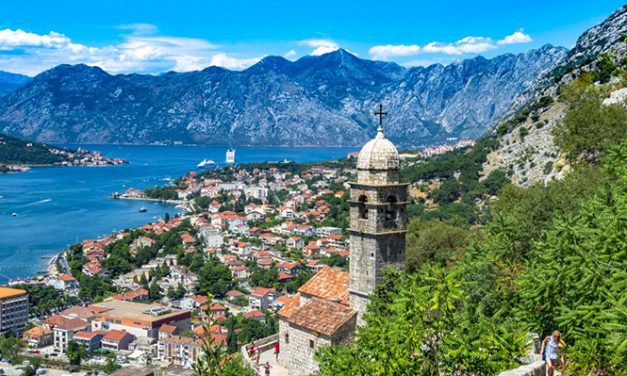 Montenegró ingyenes koronavírus-kezelést ígér a turistáknak