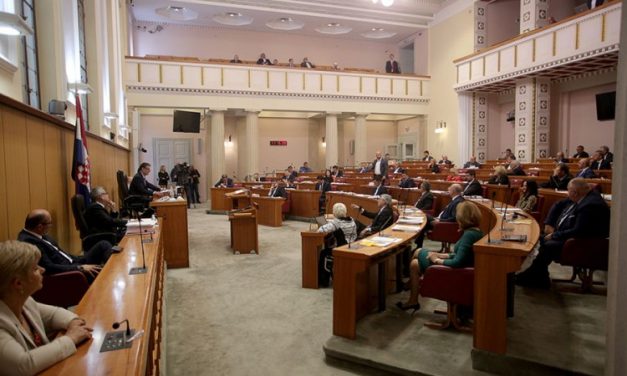 Feloszlatta magát a horvát parlament