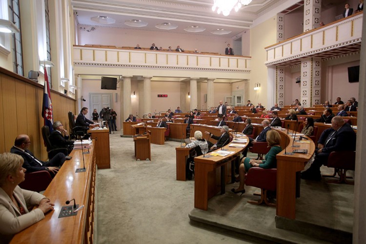 Feloszlatta magát a horvát parlament
