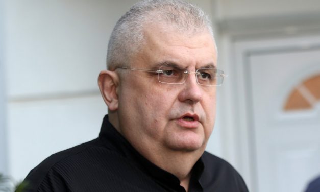 Čanak: Megb***om az anyját Mladićnak is, és annak is, aki hősnek tartja