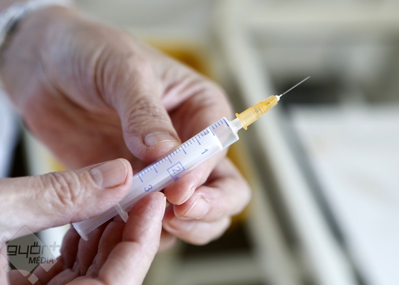 Pozitív eredményeket mutatott ez egyik oltóanyag a klinikai tesztelések eső fázisában