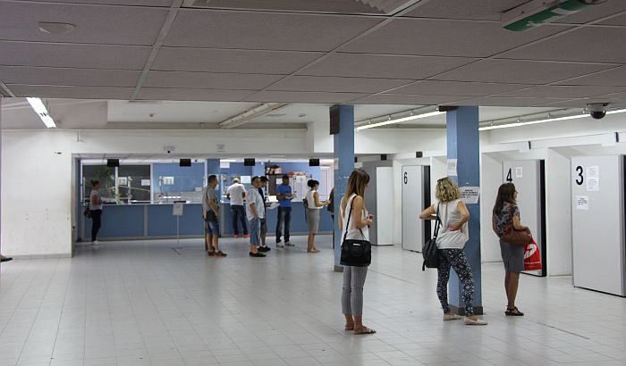 Mától ismét fogadják az ügyfeleket a szerbiai hivatalok