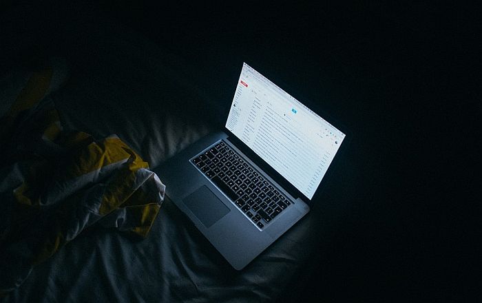 Ellenzéki politikusokat és újságírókat fenyegetett, őrizetbe vették