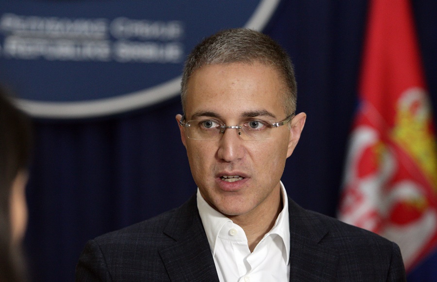 Stefanović: 15 személyt őrizetbe vettek a parlament előtti incidens miatt