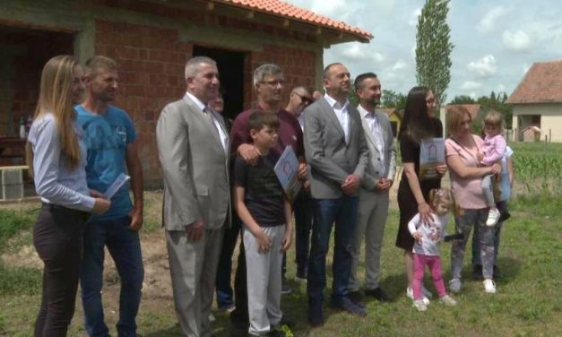 Házépítési támogatás a menekült családoknak Szabadkán