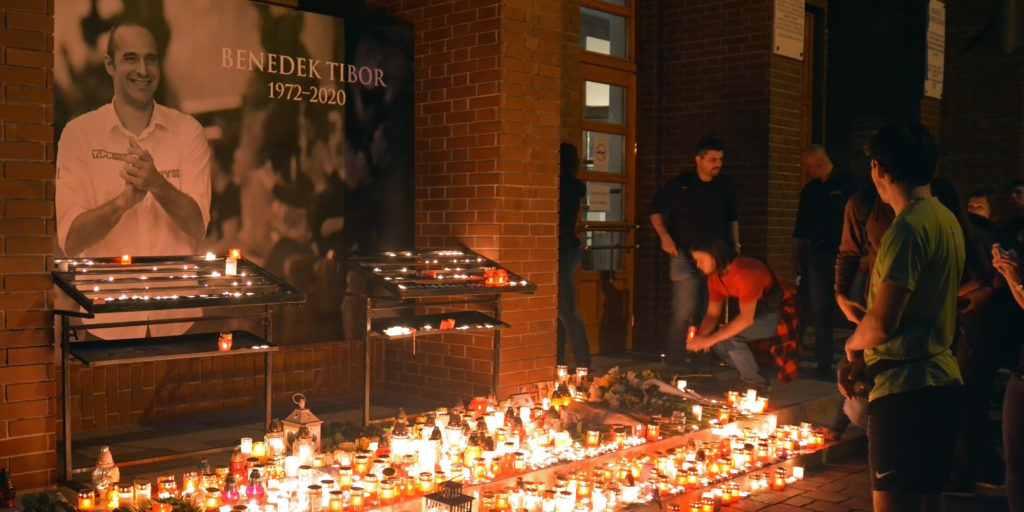 <span class="entry-title-primary">Búcsú a legendáktól</span> <span class="entry-subtitle">Benedek Tibortól és Kárpáti Györgytől több ezren vettek búcsút</span>