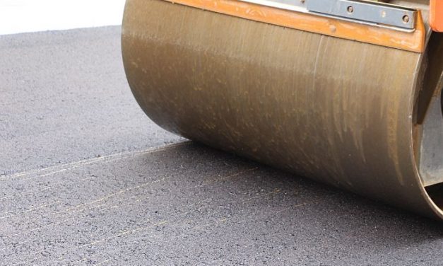 Bojkottal fenyegetőzött a falu, rögtön elkezdték az aszfaltozást