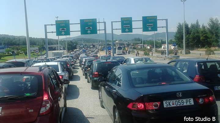 A görögök mégis megnyitották a határt a szerb turisták előtt!
