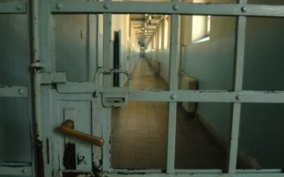 Börtönbe kell mennie mert részegen féltéglákkal dobálta a rendőröket