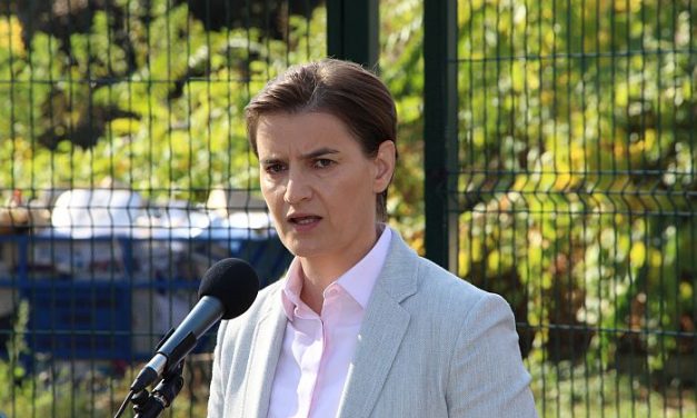 Kiderült miért nem gyújtott gyertyát Brnabić a vračari iskolánál