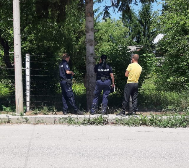 Čačak: Kézigránátot találtak a kaszárnya udvarában játszó gyerekek