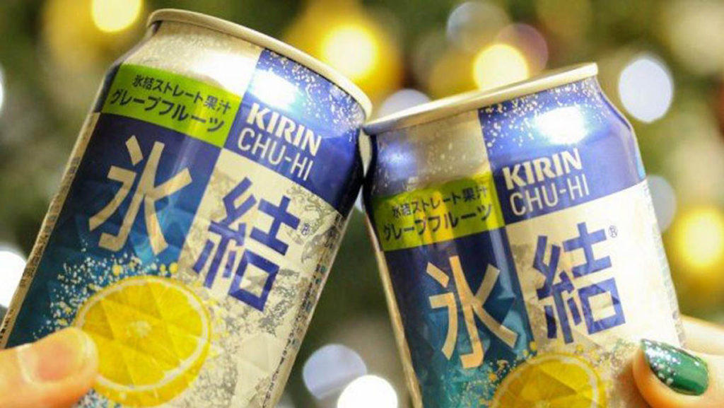 Alkoholos, aromás vizet itatna velünk a Coca Cola