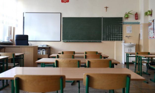 Szerbiában a hittan kötelezően választható tantárgy marad