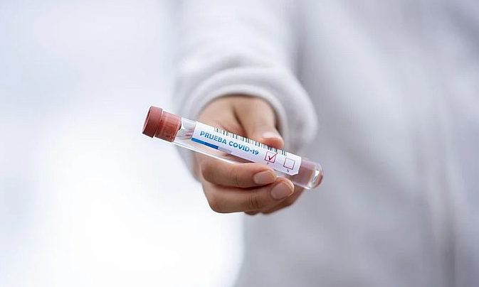 Szerbiában hivatalosan 77 új fertőzött van