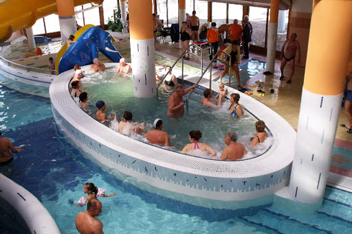 Strandpapucsban zenélnek a szegedi szimfonikusok a mórahalmi gyógyfürdőben