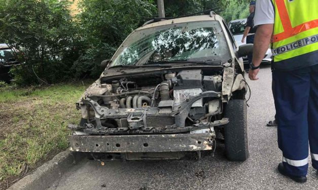 Rendőrök állították meg a roncsautót vezető ittas sofőrt (Fotók)