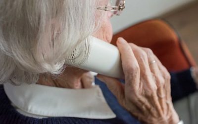 Ismét nyugdíjasokat vernek át telefonos csalók