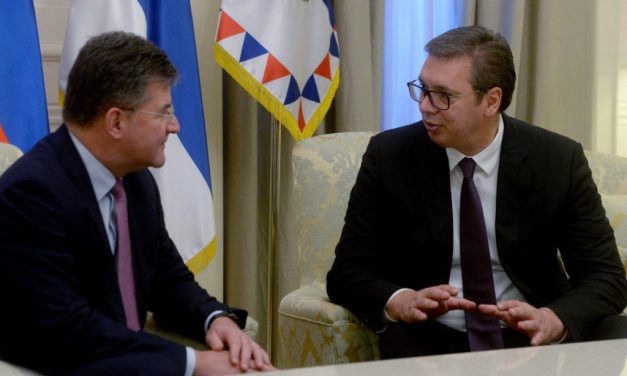 A választások utáni napon Szerbiába érkezik az uniós különmegbízott