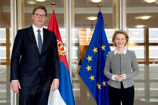 Vučić Brüsszelben tárgyal