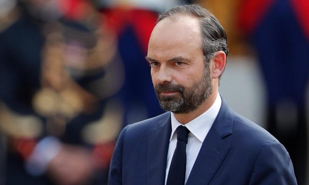 Lemondott a francia kormány