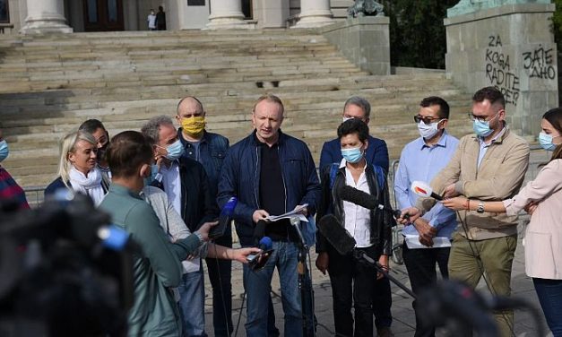 Đilas: A rendőrök nem az államot, hanem a rezsimet védelmezik