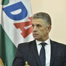 Ugljanin harci mérget keres a maszkban