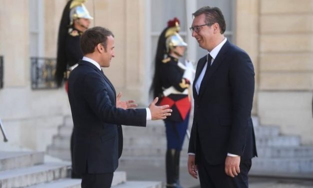 Vučić Párizsban tárgyalt Macronnal