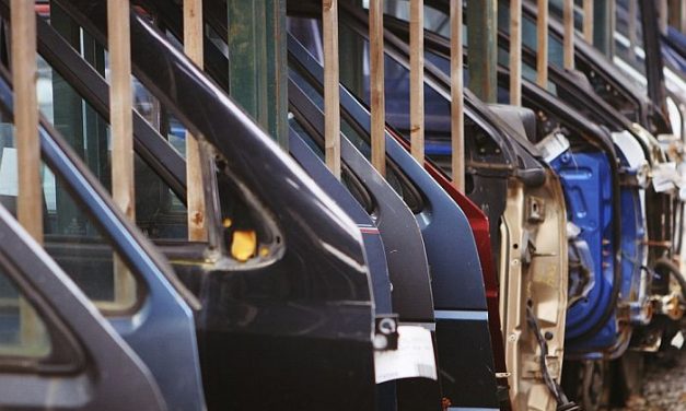 Szakszervezetek: Ősszel akár háromszázezren is munka nélkül maradhatnak
