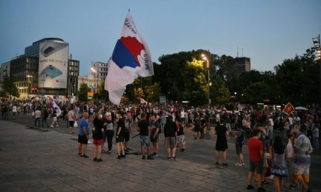 Belgrádban a szombat is a tüntetés jegyében zajlott