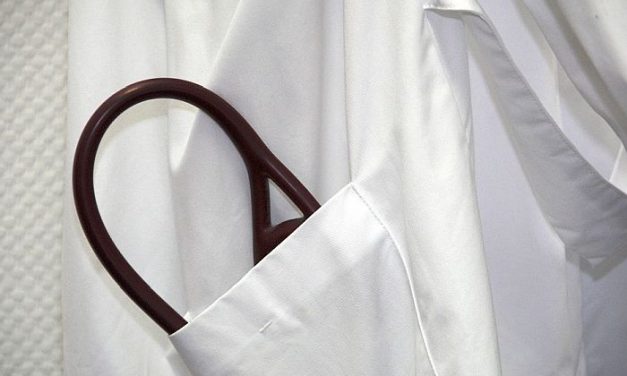 Családon belüli erőszak miatt letartóztatták a Katonaorvosi Akadémia egyik orvosát