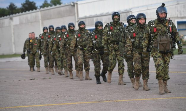 A hadsereg 63. ejtőernyős brigádja megtagadta, hogy részt vegyen a tüntetések megfékezésében