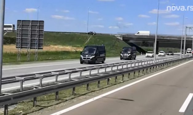 A rendőrség nagy erőkkel tart Belgrád felé (Videó)