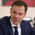 A pénzügyminiszterrel hirdetnek könnyű pénzkereseti lehetőséget csalók