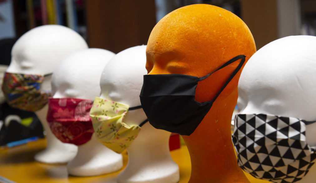 Maszkot fel, maszkot le!