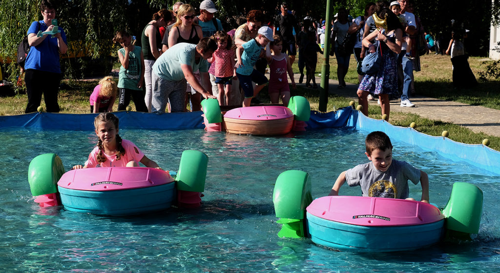 Mosolytenger helyett Tiszakötő Gyermekfesztivál